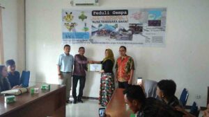 Fakultas IPPS IKIP-PGRI Pontianak Serahkan Donasi untuk Korban Gempa Sumbawa